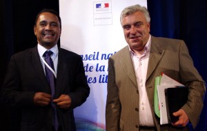 Frédéric Cuvillier, ministre délégué à la Mer et à la Pêche, avec Tearii Alpha, ministre des Ressources marines © DR