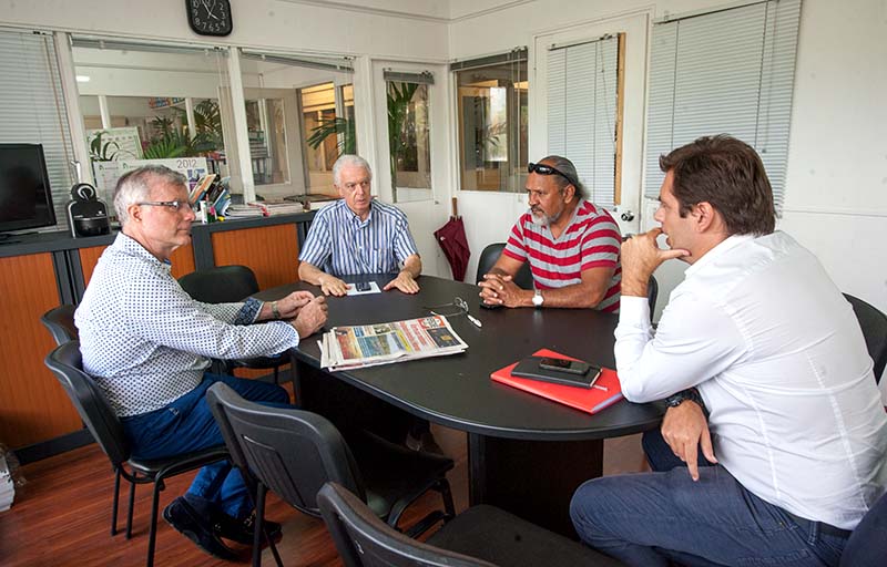 Réunion au sommet avec, de gauche à droite: Dominique Auroy, Pierre Marchesini, Félix Bernardino et Alexandre Thévenet, actuel directeur général de Media Polynésie ©Cédric VALAX