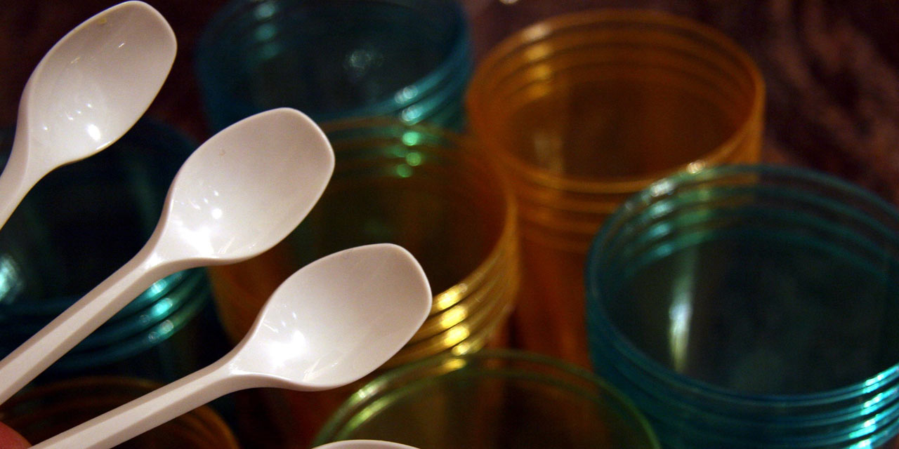 La fin de la vaisselle jetable en plastique - Act for Fenua