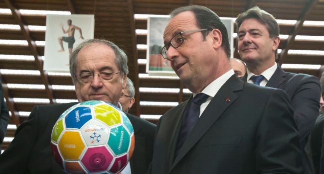 François Hollande et le président de la Fédération française de football (FFF) Noël Le Graët, le 29 mars 2016 à Paris