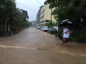 Inondations-papeete-01-e1461550025297