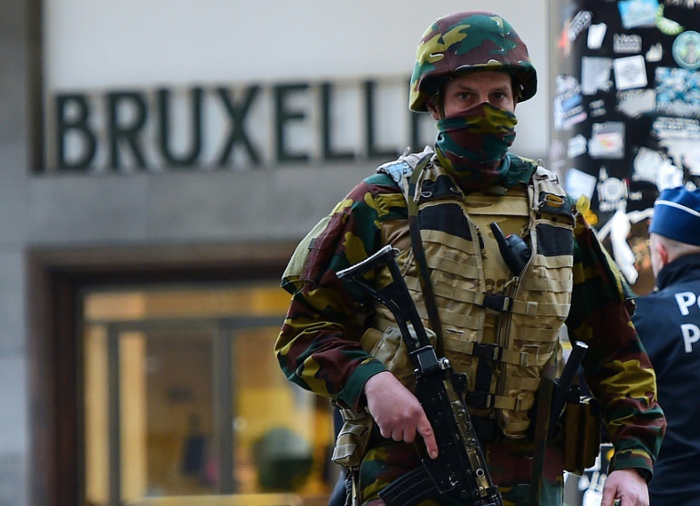 Un soldat belge dans les rues de Bruxelles, le 22 mars 2016. © AFP