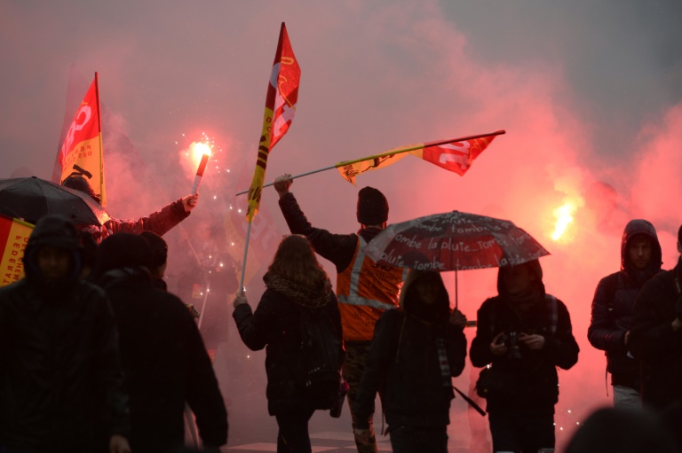 Des manifestants contre la loi du travail, le 31 mars 2016 à Paris. © AFP