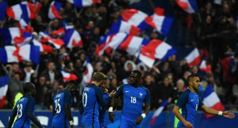 Kingsley Coman et ses coéquipiers célèbrent son but de 4-2 face à la Russie au Stade de France, le 29 mars 2016. © AFP