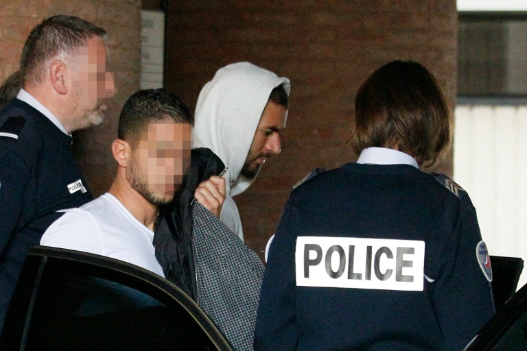 Karim Benzema à la sortie du palais de justice le 5 novembre 2015 à Versailles. © AFP