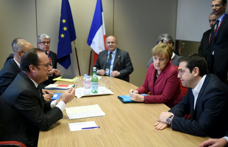 Le président de la République, François Hollande (g), rencontre le 17 mars 2016 le Premier ministre grec, Alexis Tsipras, et la chancelière allemande, Angela Merkel, à Bruxelles. © AFP