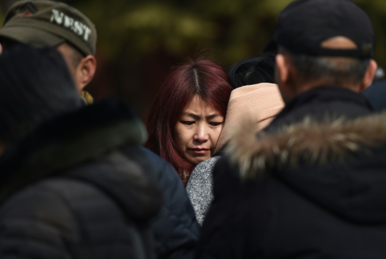 Des parents de passagers du vol MH370 de la Malaysia Airlines, disparu en vol, se retrouvent le 8 mars 2016 à Pékin pour le 2ème anniversaire de cette catastrophe aérienne qui reste un mystère. © AFP