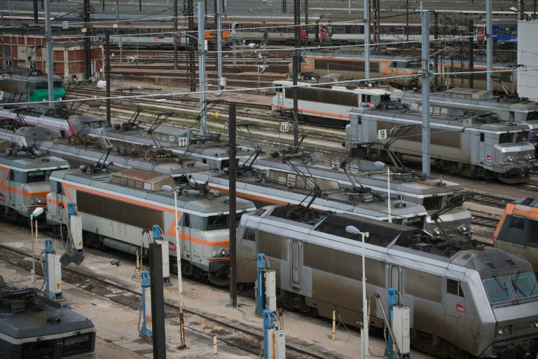 Les syndicats CGT, SUD et FO appellent les agents SNCF à faire grève et à rejoindre le 31 mars 2016 les manifestations contre le projet de loi travail. © AFP