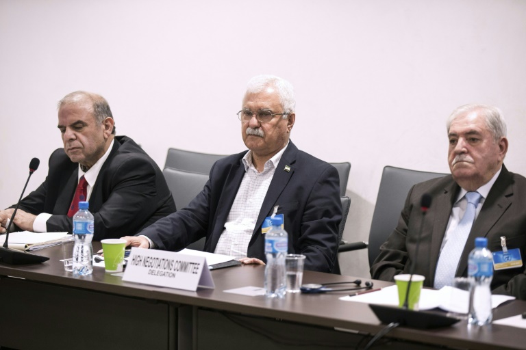 George Sabra (C) membre du HCN  (Haut comité des négociations) le 18 avril 2016 à Genève . © AFP