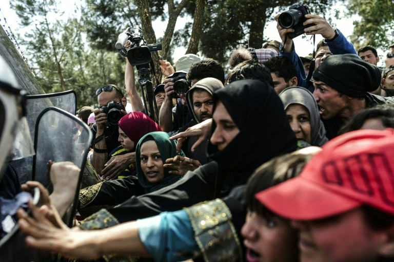 Incidents entre policiers et migrants le 7 avril 2016 à Idomeni en Grèce. © AFP