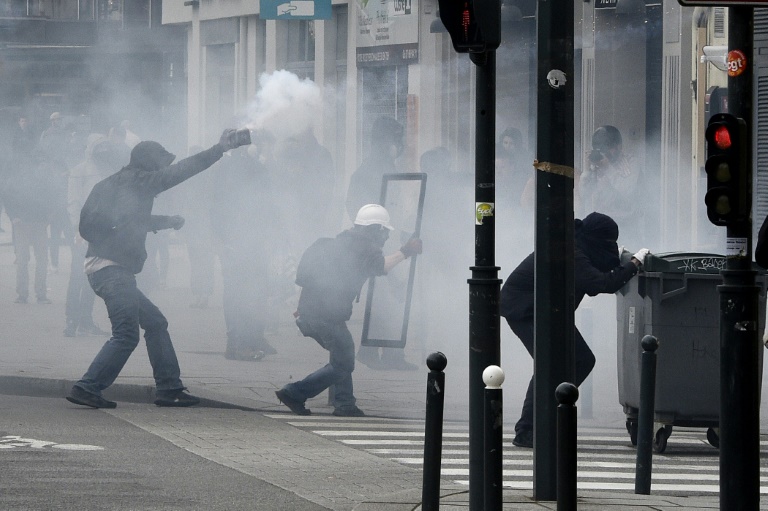 Des heurts à Rennes lors de la manifestation contre la loi travail, le 28 avril 2016. © AFP