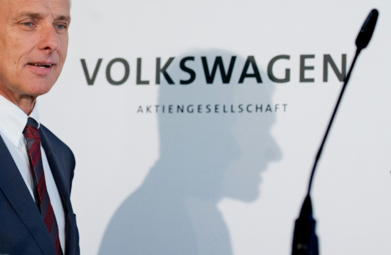 Matthias Mueller, PDG de Volkswagen, arrive à la conférence de presse du groupe à Wolfsburg, en Allemagne, le 22 avril 2016. © AFP