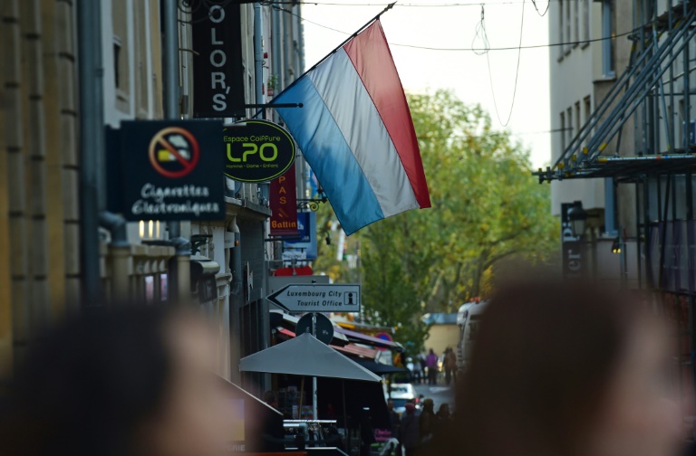 Le drapeau luxembourgeois dans les rues de Luxembourg, le 10 novembre 2014. © AFP