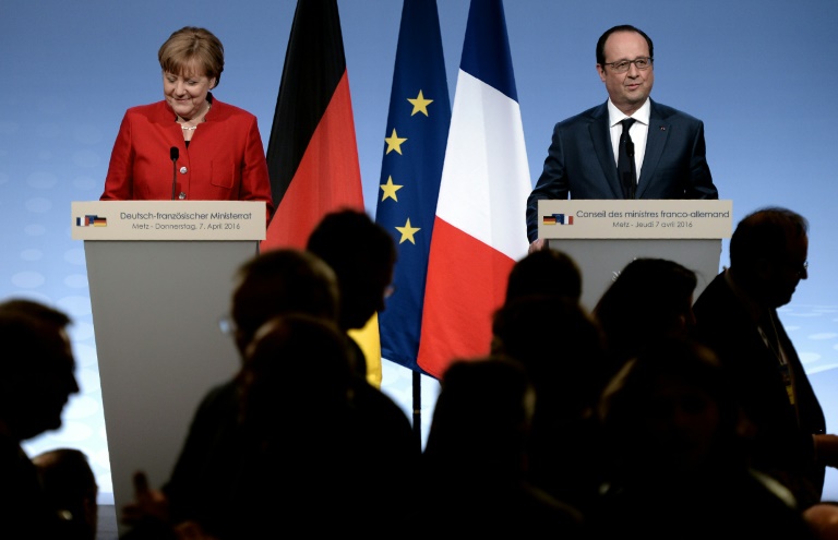 Le président français François Hollande et la chancelière allemande Angela Merkel lors de la conférence de presse après le 18e Conseil des ministres franco-allemand à Metz le 7 avril 2016. © AFP