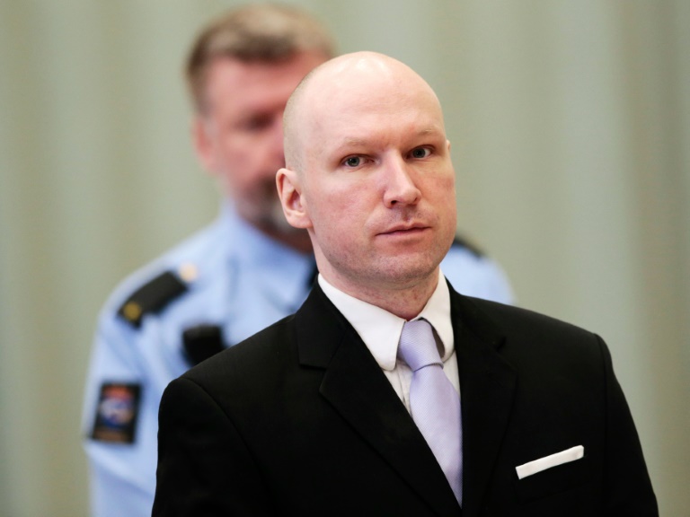 Anders Behring Breivik lors de son audience devant la cour de la prison le 18 mars 2016 à Skien en Norvège. © AFP