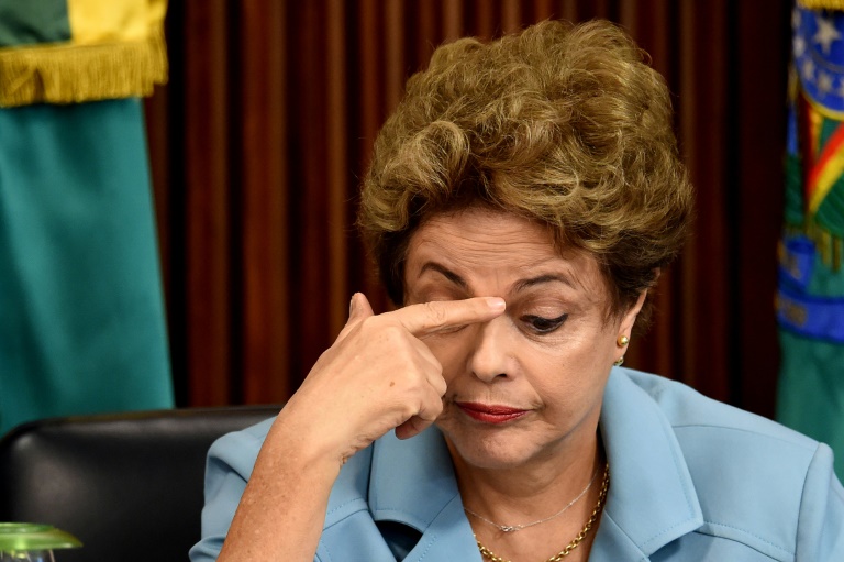 La présidente brésilienne Dilman Rousseff -ici à Brasilia le 8 décembre 2015- en mauvaise posture après le vote des députés en faveur de sa destitution et avant le vote au Sénat. © AFP