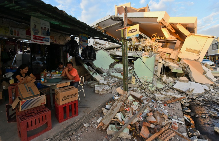 Destructions à Manta en Equateur, après le trempblement de terre qui a tué au moins 272 personnes, le 17 avril 2016 . © AFP